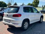 Volkswagen Tiguan 2.0 TDI 4M R-LINE*PANO*R-CAM*KESSY* - Volkswagen Tiguan aus 2012 mit Diesel-Antrieb