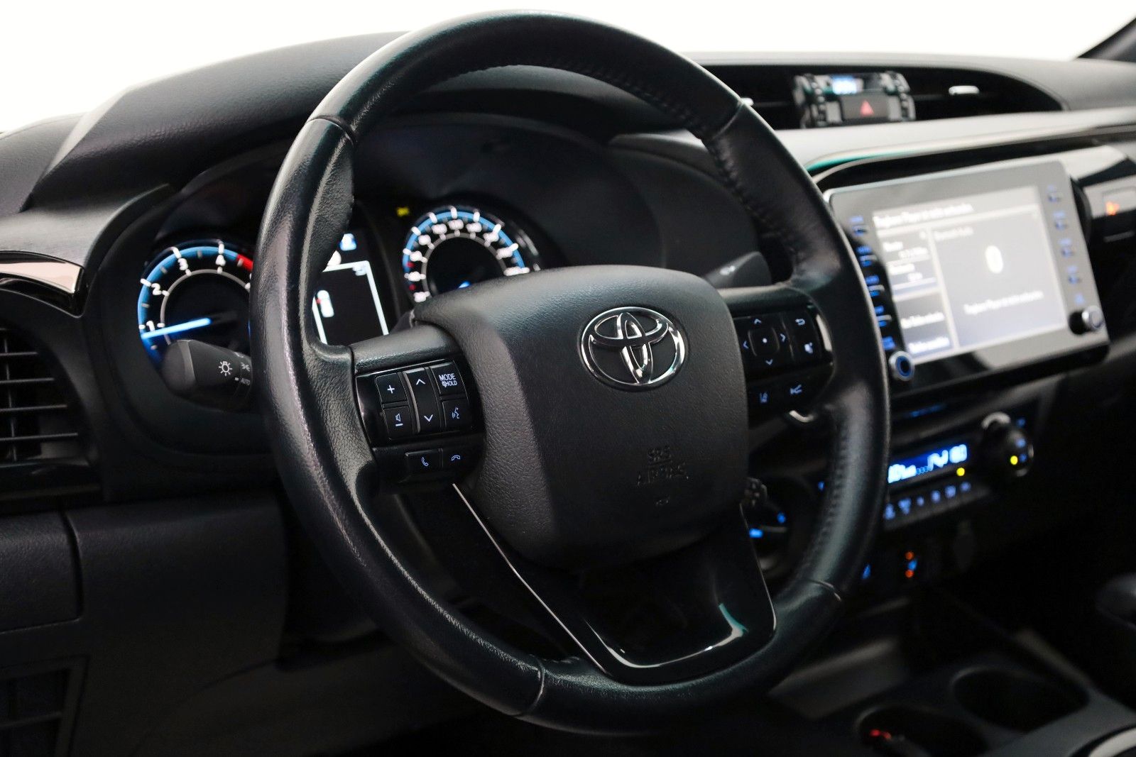 Fahrzeugabbildung Toyota Hilux 2.8 D-4D Invincible, CarPlay, HardTop, AHK