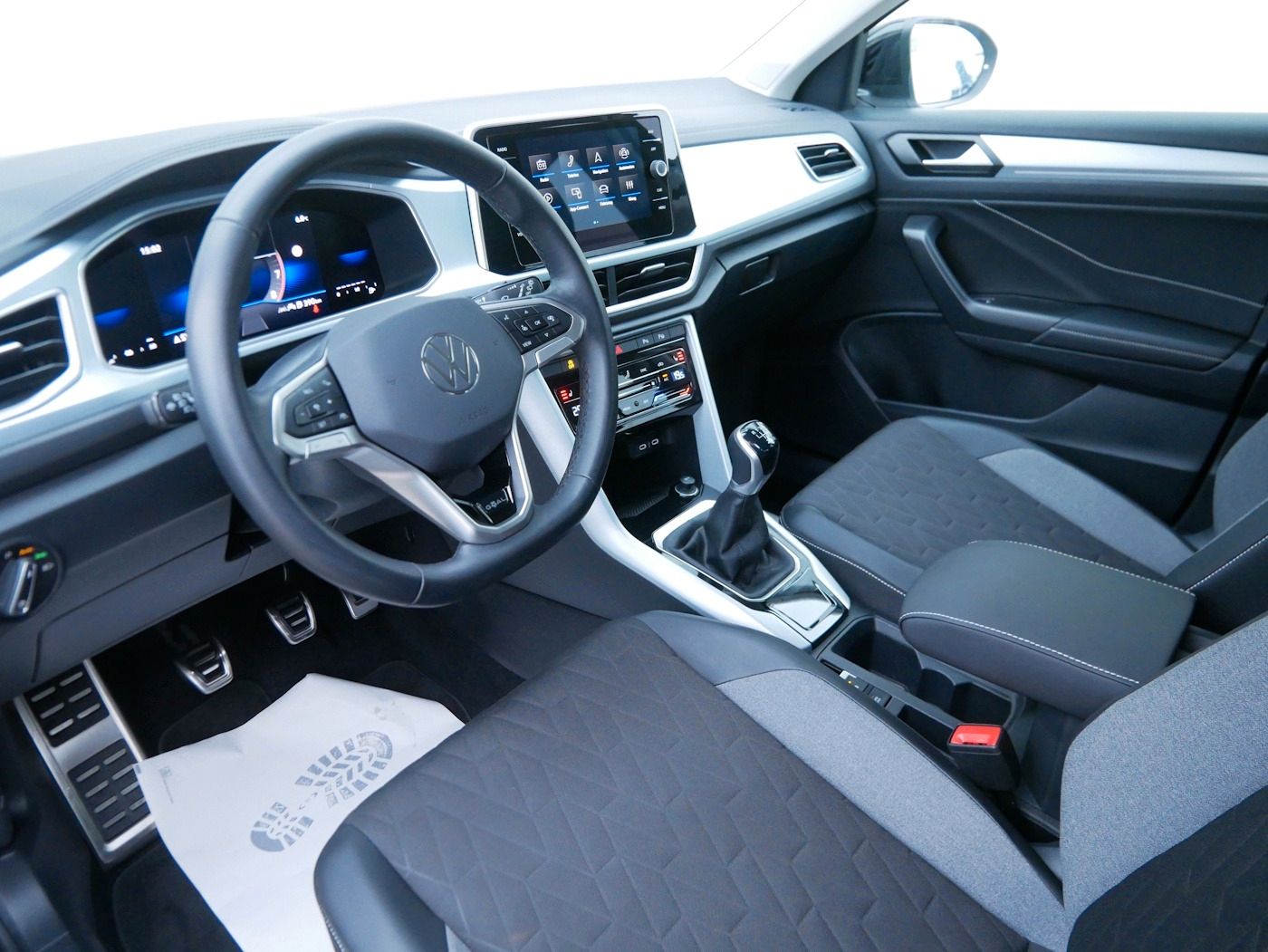 Fahrzeugabbildung Volkswagen T-Roc 1.0 TSI GOAL NEU35T ACC SHZ LED Allwetter