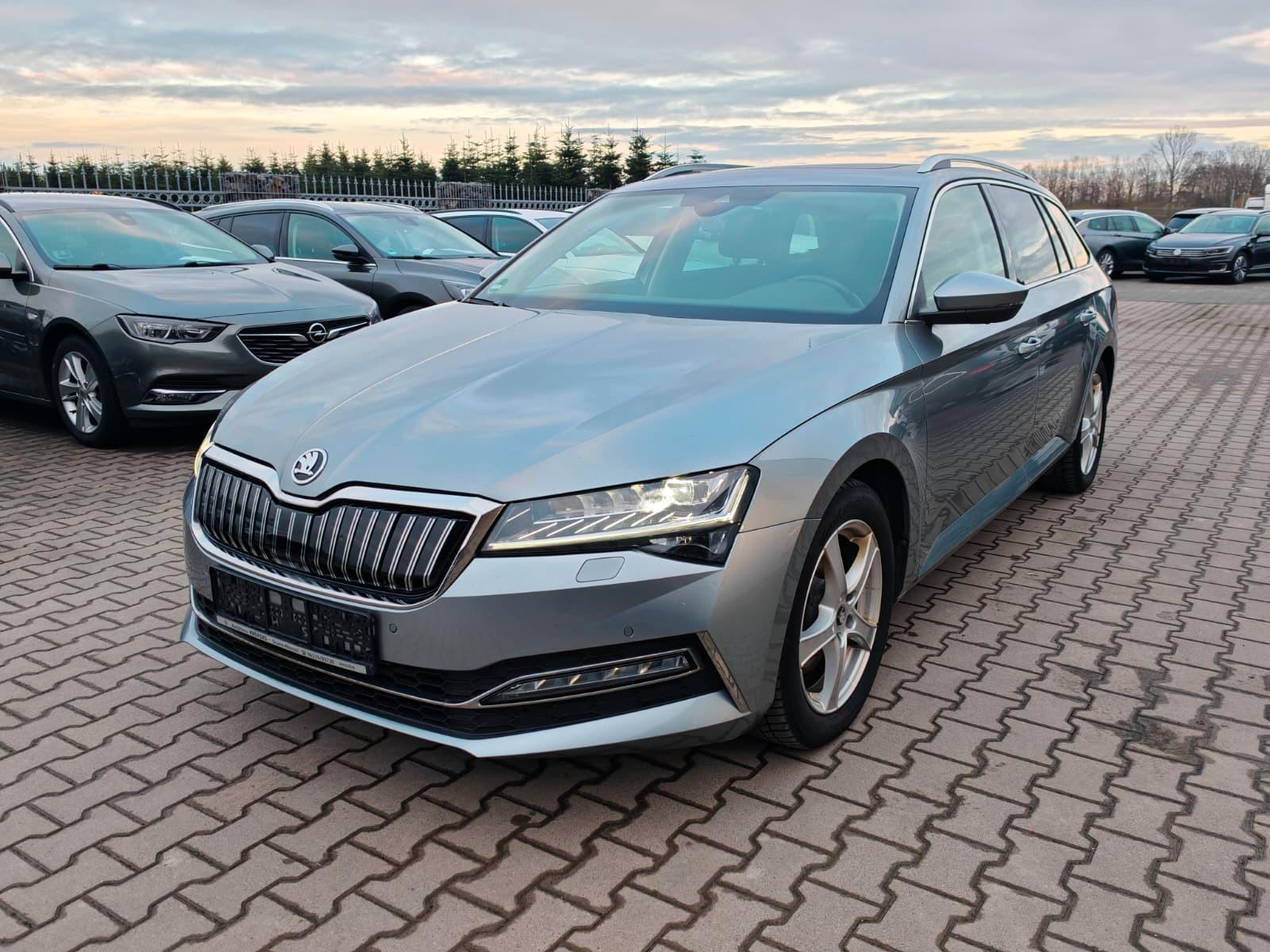 Skoda Superb Combi Style iV +360°+SHZ+LED+PANO+1 Hand
