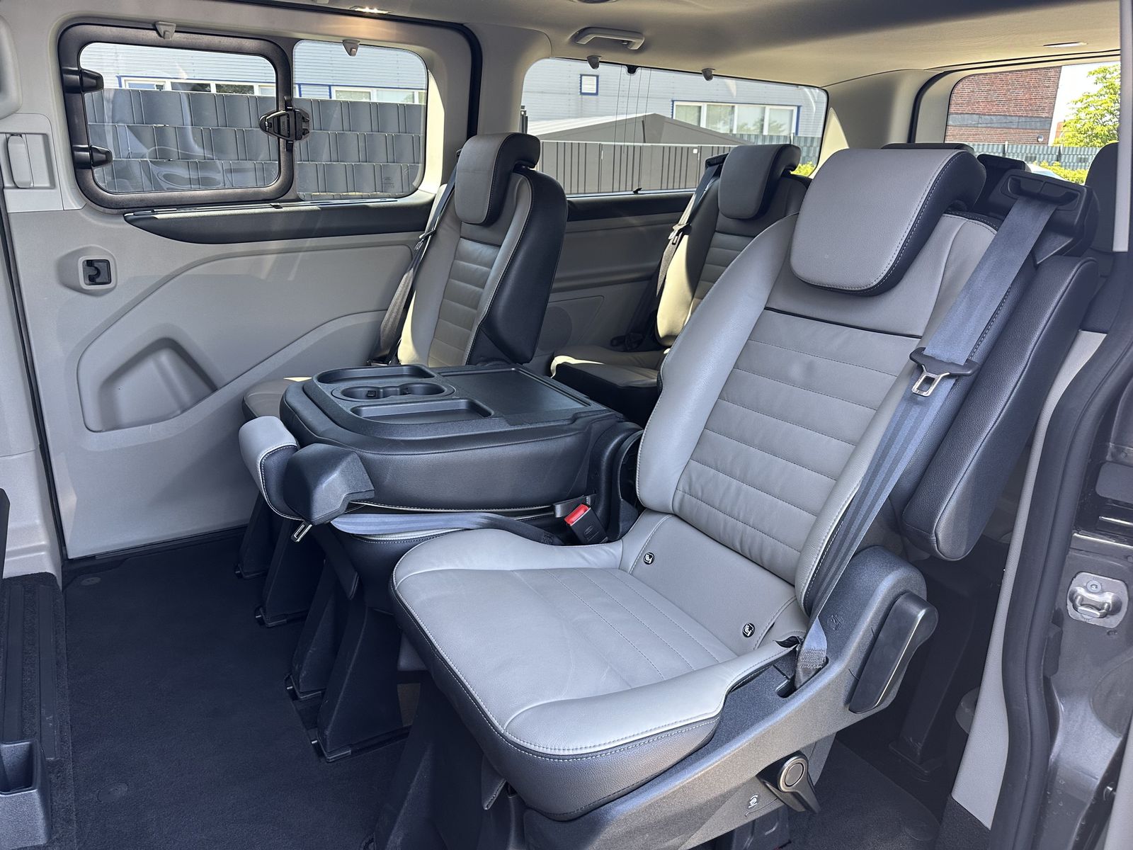 Fahrzeugabbildung Ford Tourneo Custom 320 L2H1 Titanium NAV+XEN+KAMERA