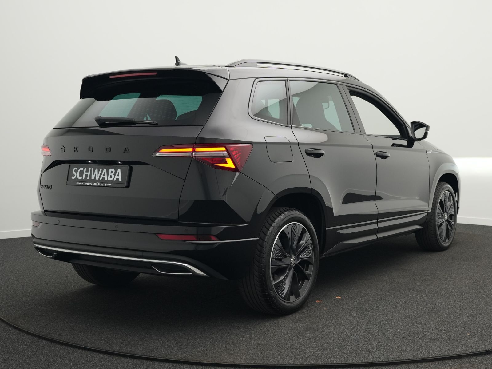 Skoda Karoq Sportline 1.5 TSI DSG *AHK*PANO*R-KAM*18'' imagem 3
