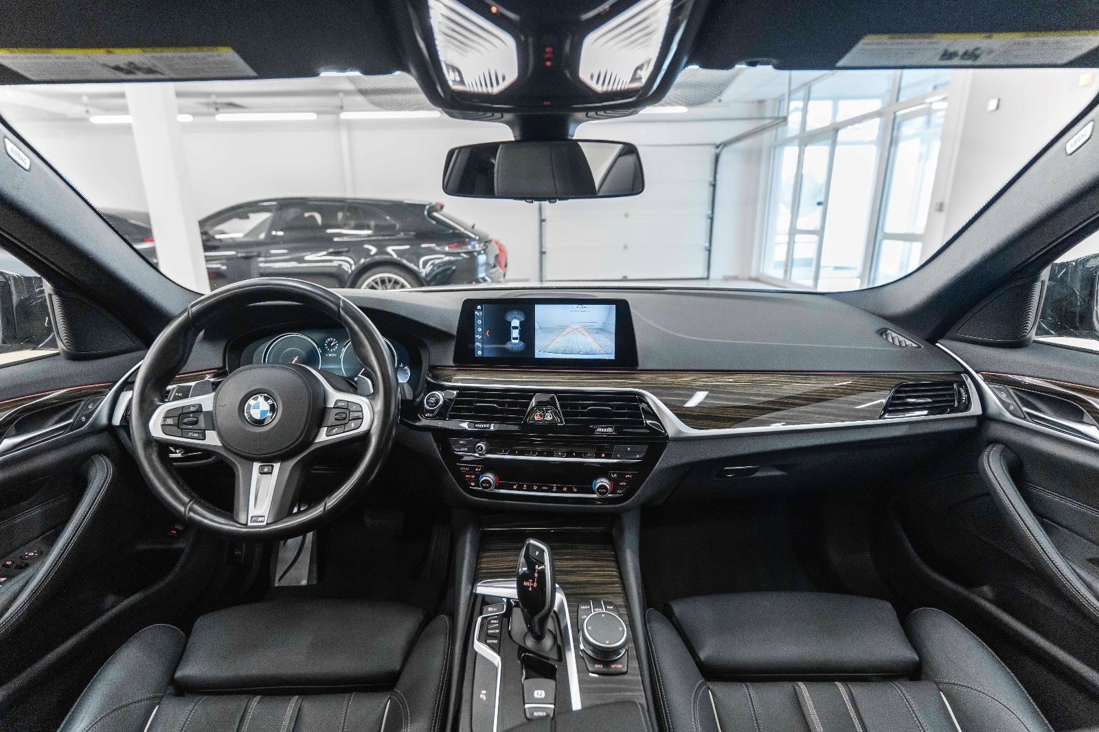 Fahrzeugabbildung BMW 530i xDrive M-Performance HUD LED KAM TOTW NAV