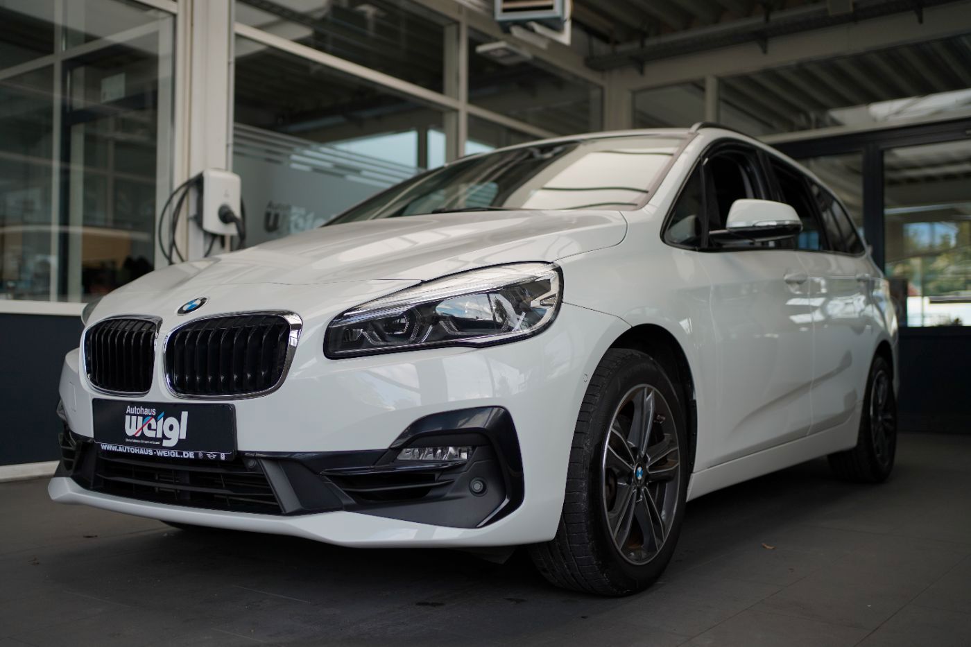 Fahrzeugabbildung BMW 218i Gran Tourer Sport Line LED+AHK+Rückfahrkame