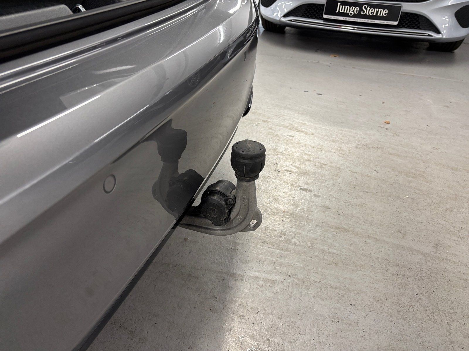 Fahrzeugabbildung Mercedes-Benz A 250 e AMG*Distronic*Panorama*AHK*Burmester*LED