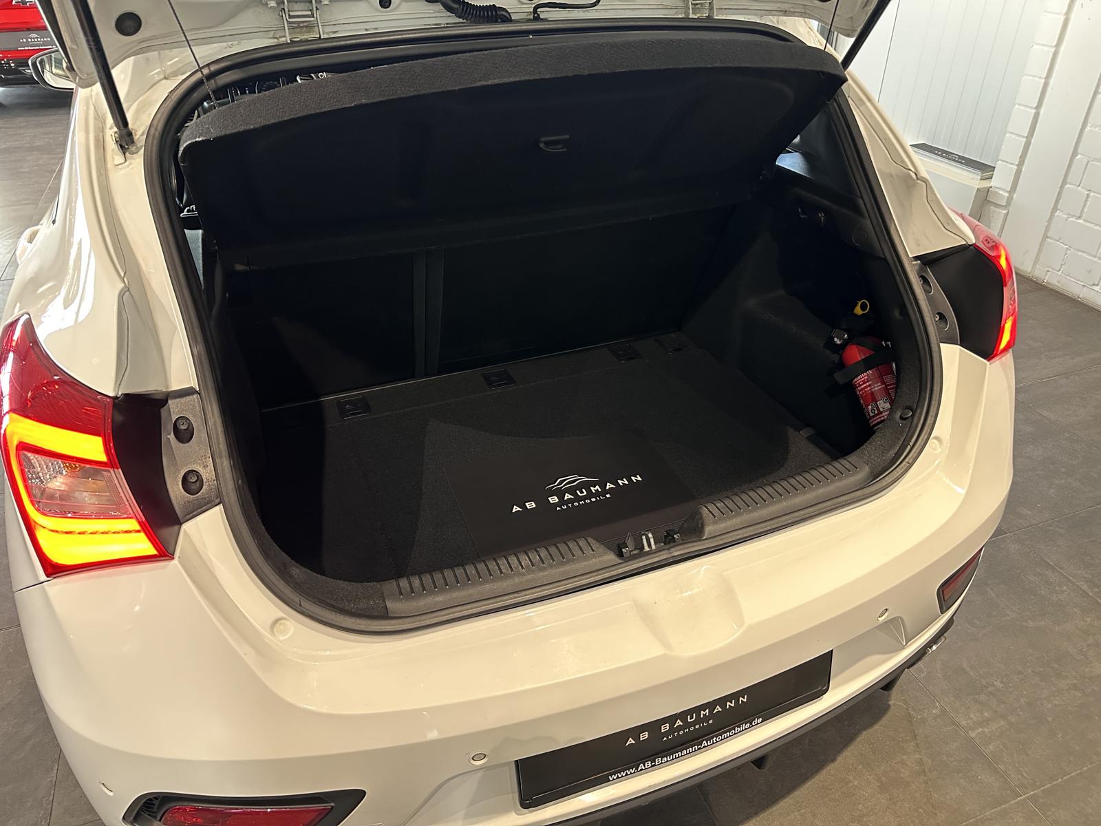 Hyundai i30 Turbo *1. HAND, NAVI, RFK, SCHECKHEFT*