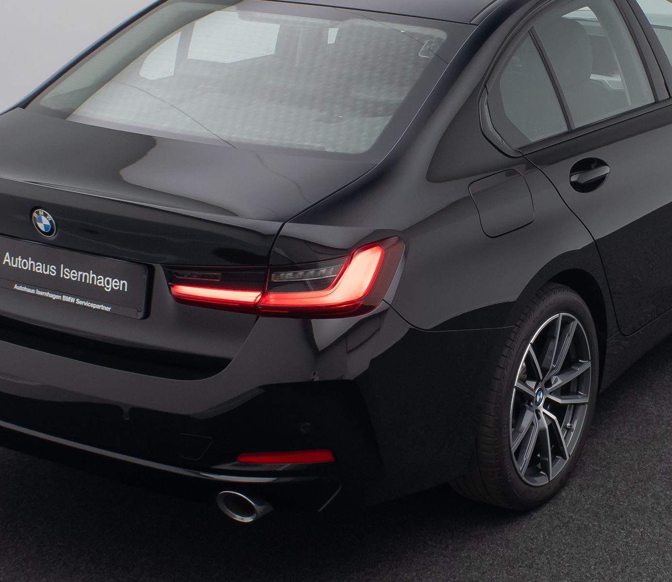 Fahrzeugabbildung BMW 330i GeschwindigReg DAB Komfort HiFi Leder 18Zol