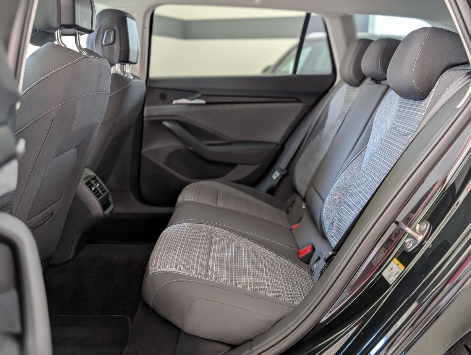 Fahrzeugabbildung SKODA Superb IV 2.0TDI DSG 4x4 MATRIX ACC NEUES MODELL