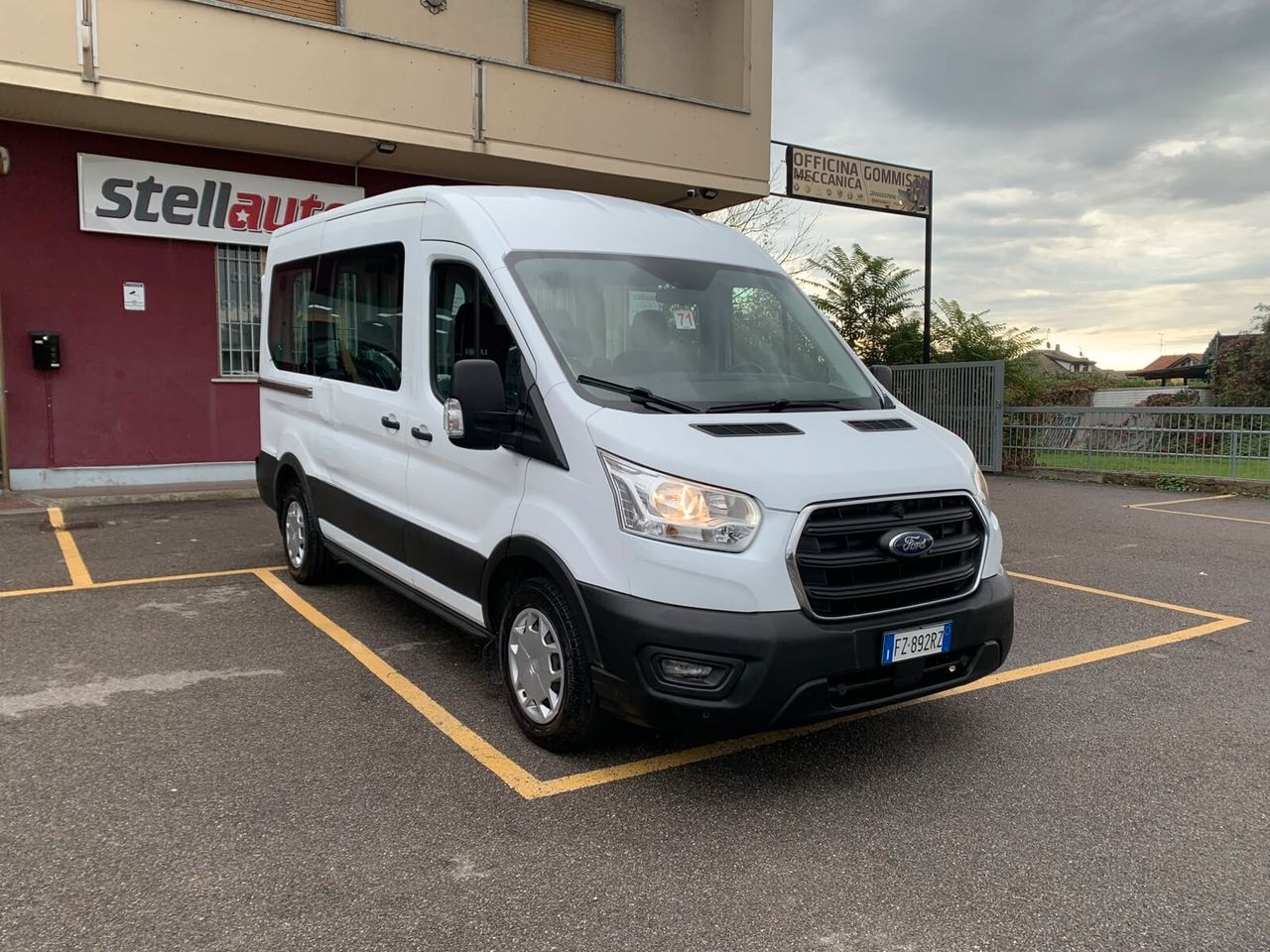 Ford Transit 330 2.0 EcoBlue 130 CV Automatico 8 imagem 3