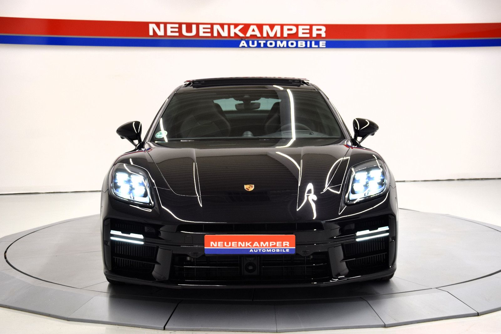 Fahrzeugabbildung Porsche Panamera GTS Sport Design Lift Hinterachslenkung