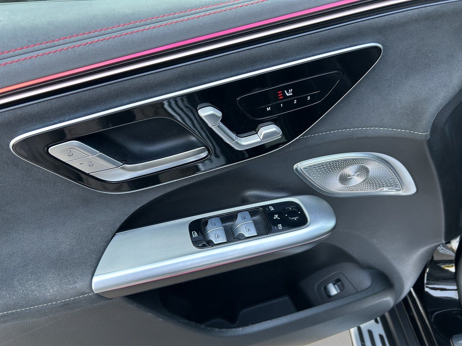Fahrzeugabbildung Mercedes-Benz EQE350 4M SUV AMG Prem HYPER AIRMATIC AHK HAL WP