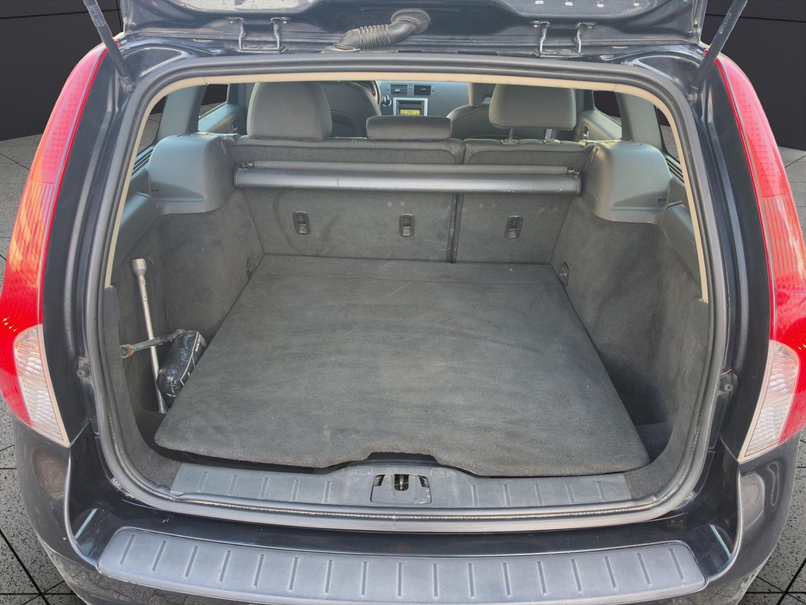 Volvo V50 2010 — photo 17