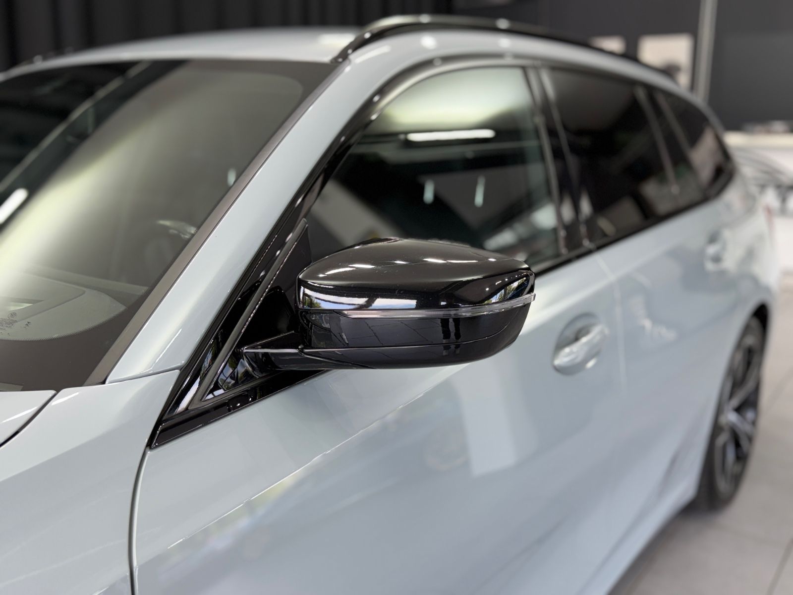 Fahrzeugabbildung BMW 330e Touring M Sport|HEAD-UP|NAVI|HIFI|WIDESCREE