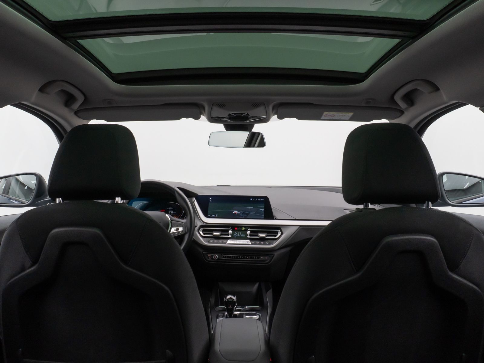 Fahrzeugabbildung BMW 118i Panorama DAB CockPitPro Lenkrhzg PDC LED