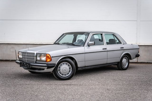 Mercedes-Benz W123 230E