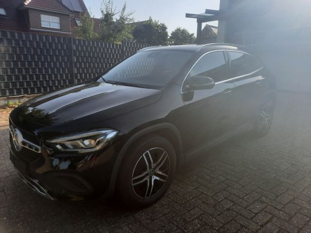MERCEDES-BENZ GLA 220 d 4Matic Progressive