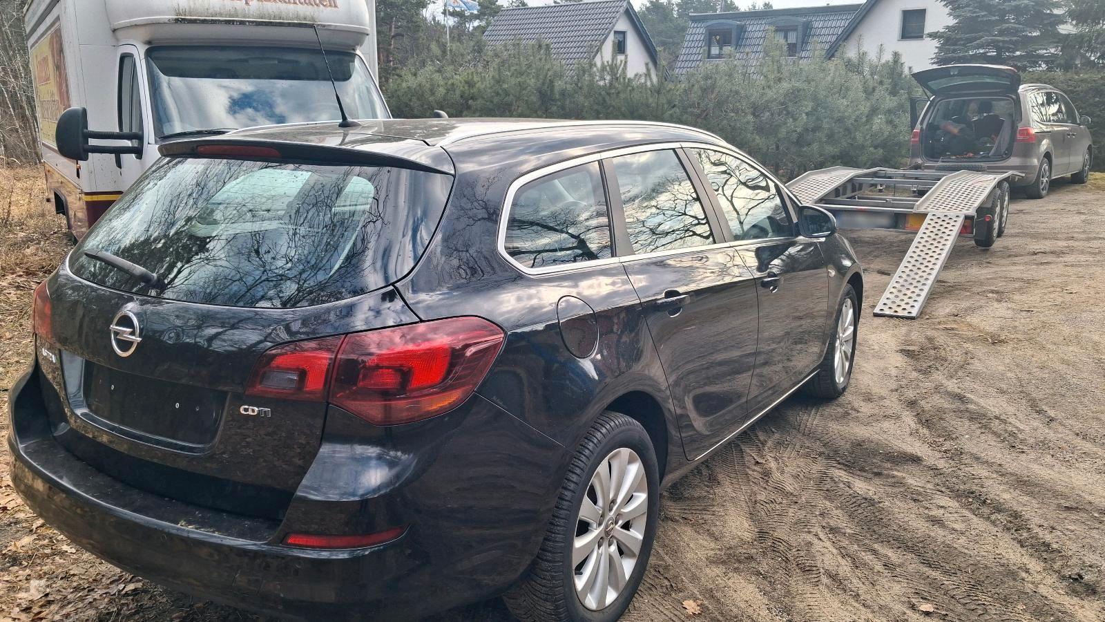 Opel Astra 2011 — photo 6