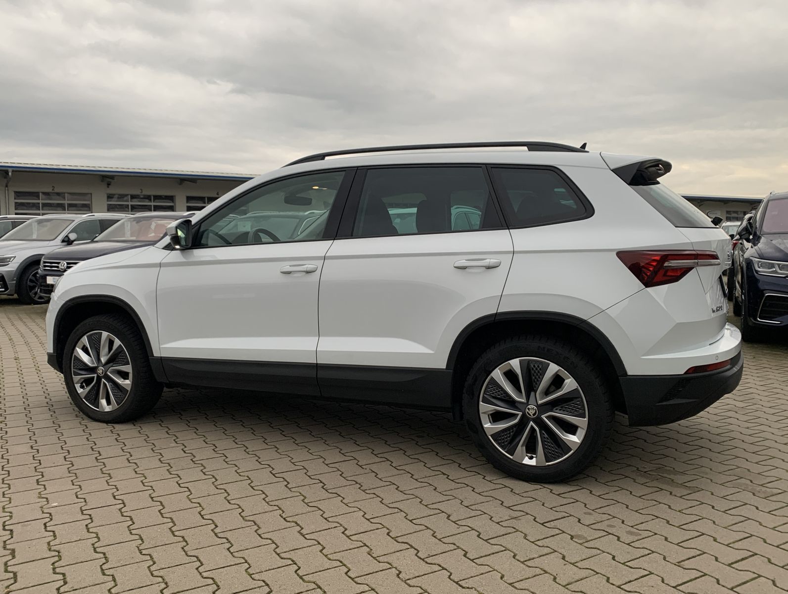 Fahrzeugabbildung SKODA Karoq 2.0 TDI*4x4*LED*Cam*ACC*Navi*PDC*Spur*