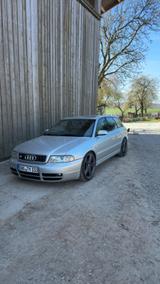 Audi S4 2.7 T quattro Avant - Audi S4 aus 2001: Kombi