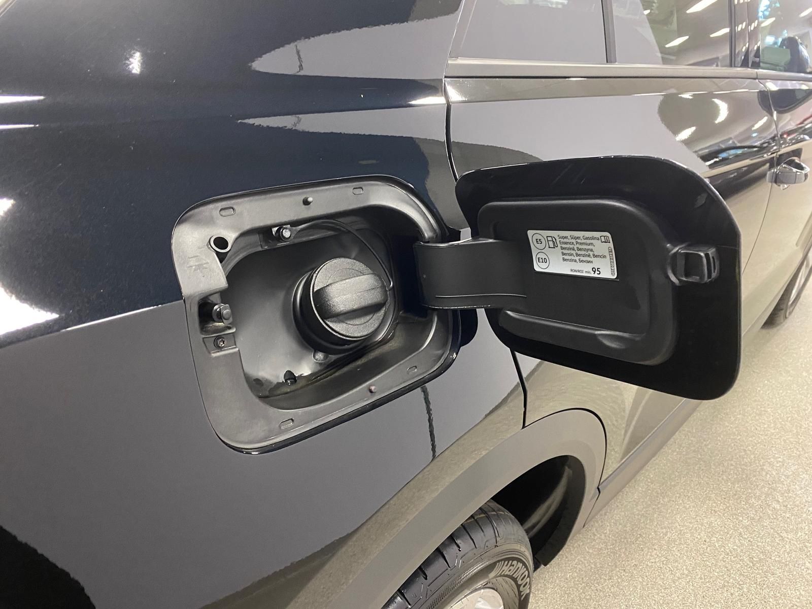 Fahrzeugabbildung Volkswagen T-Roc 1.5 TSI DSG LIFE+ACC+AHK+BHZ Lenkrad+RFK++