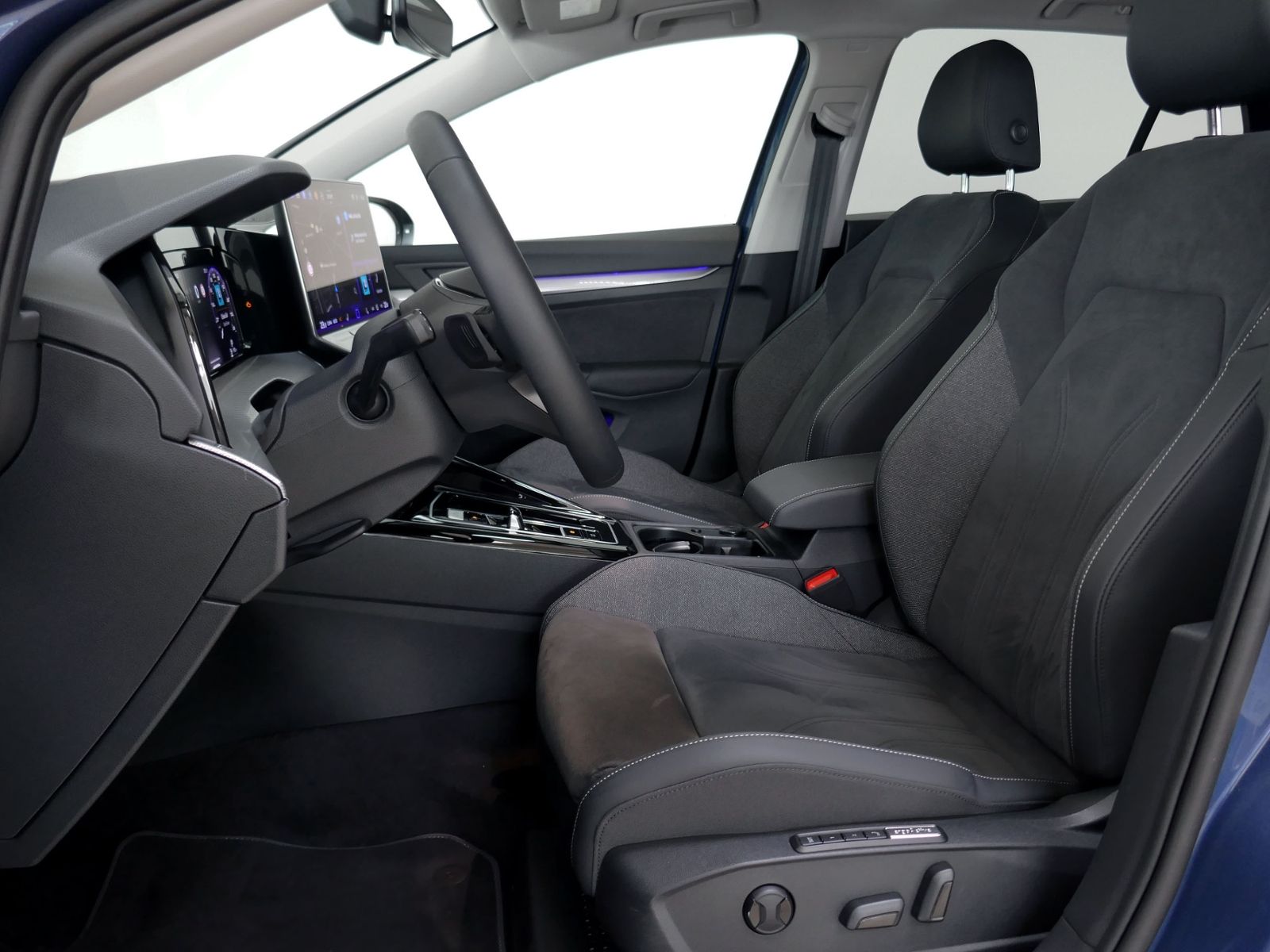 Fahrzeugabbildung Volkswagen Golf VIII Style 1.5 eTSI DSG | LED RFK ACC Navi