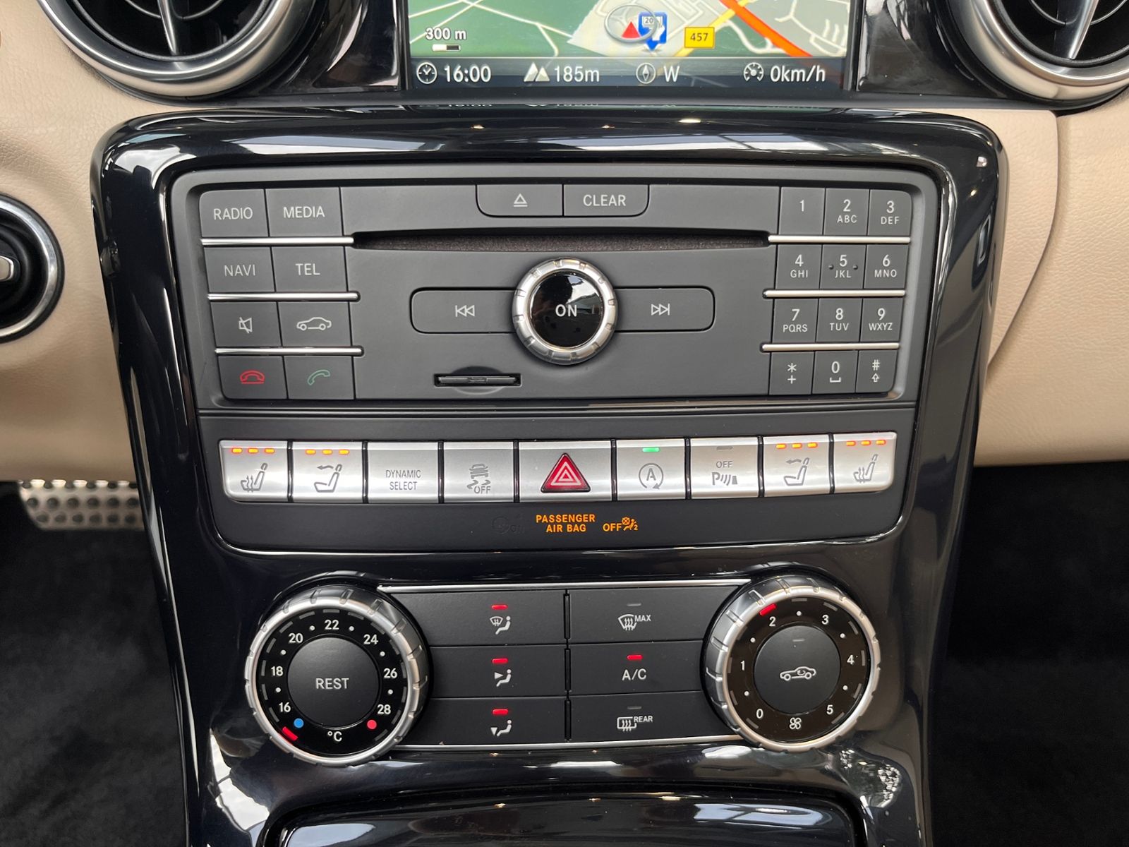 Fahrzeugabbildung Mercedes-Benz SLC 300 KLIMA NAV SHZ LEDER BEIGE