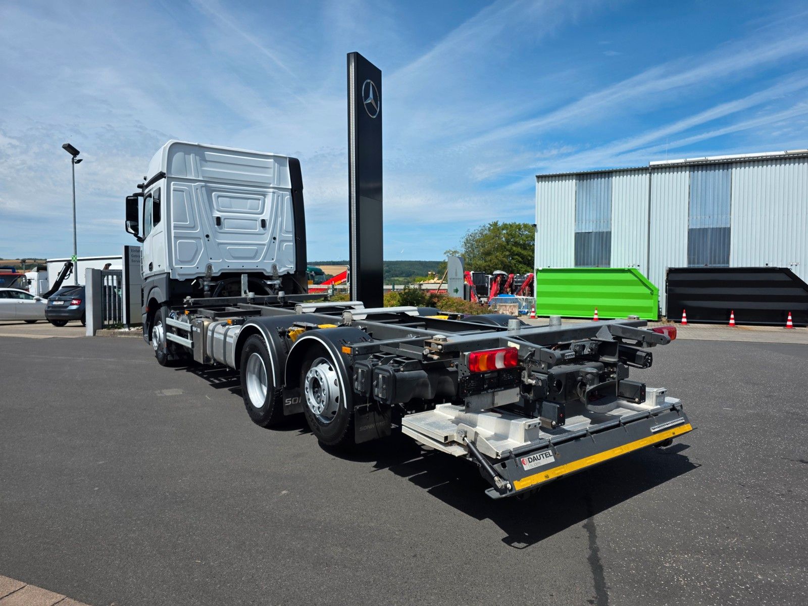 Fahrzeugabbildung Mercedes-Benz Actros 2540 L 6x2 BDF Fahrschule 5 Sitze LBW