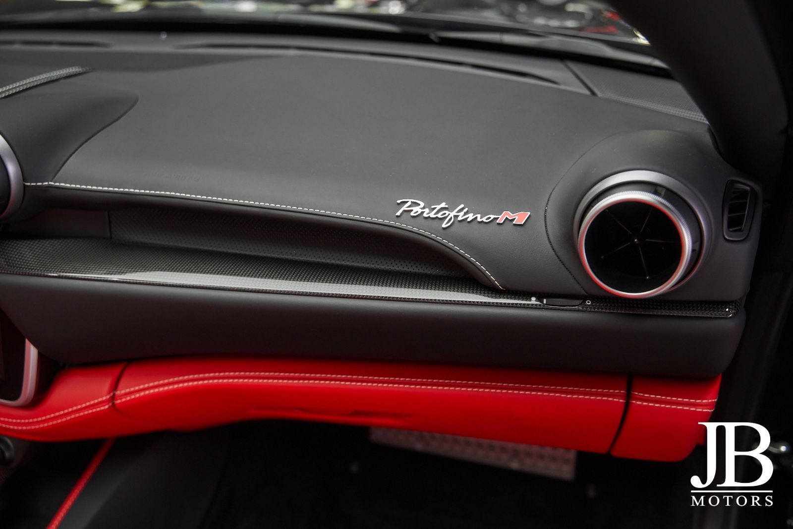 Fahrzeugabbildung Ferrari Portofino M Carbon LED JBL Surround Magneride