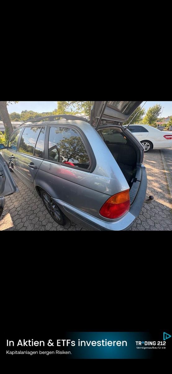 BMW 318 2005 — rear view