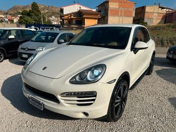 Porsche Cayenne - 1
