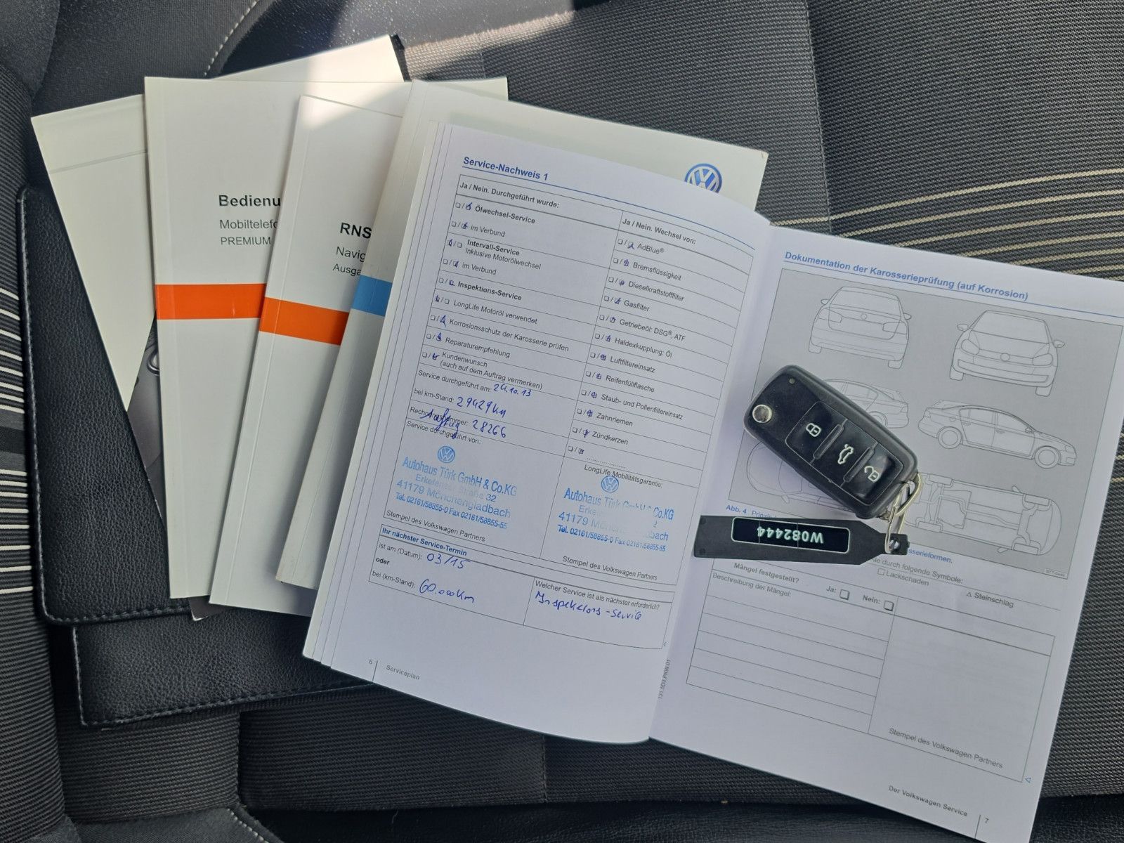 Fahrzeugabbildung Volkswagen Touran Match AUTOMATIK LEDER  PDC SHZ PDC