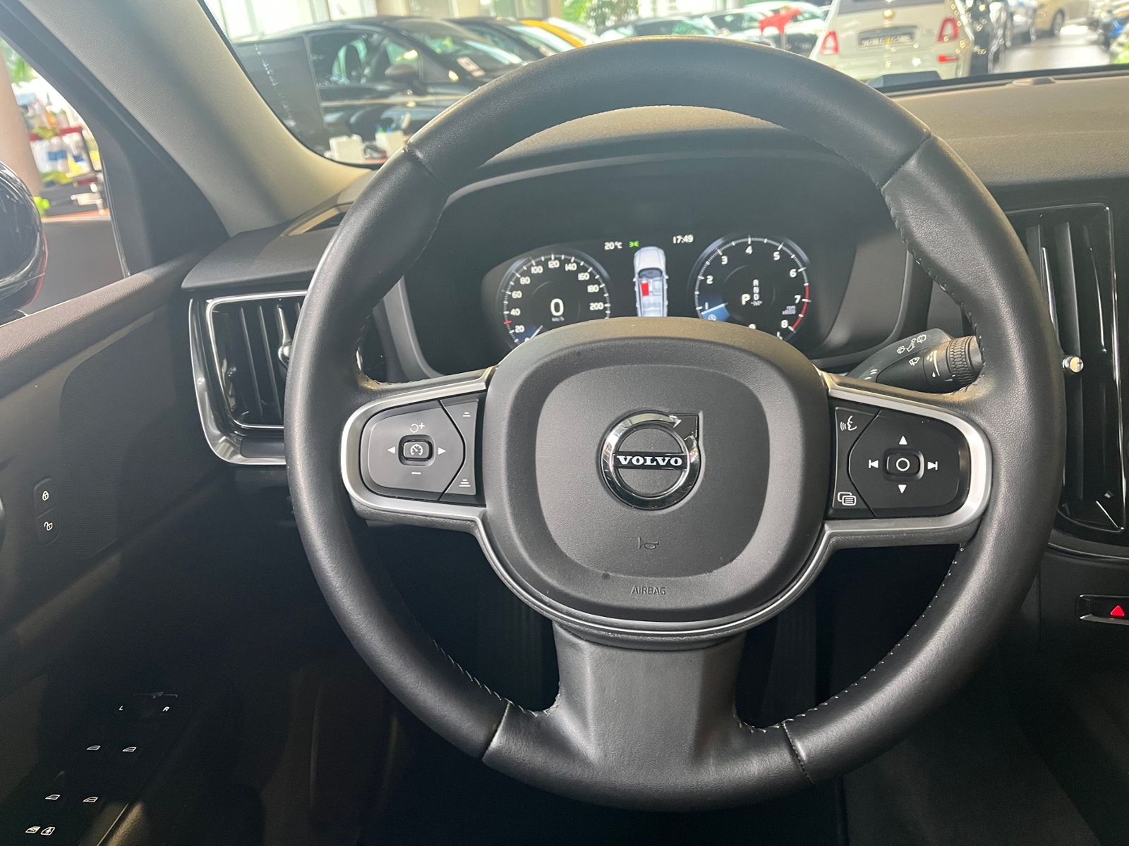 Fahrzeugabbildung Volvo V60 Kombi Momentum Pro LED NAVI ALU