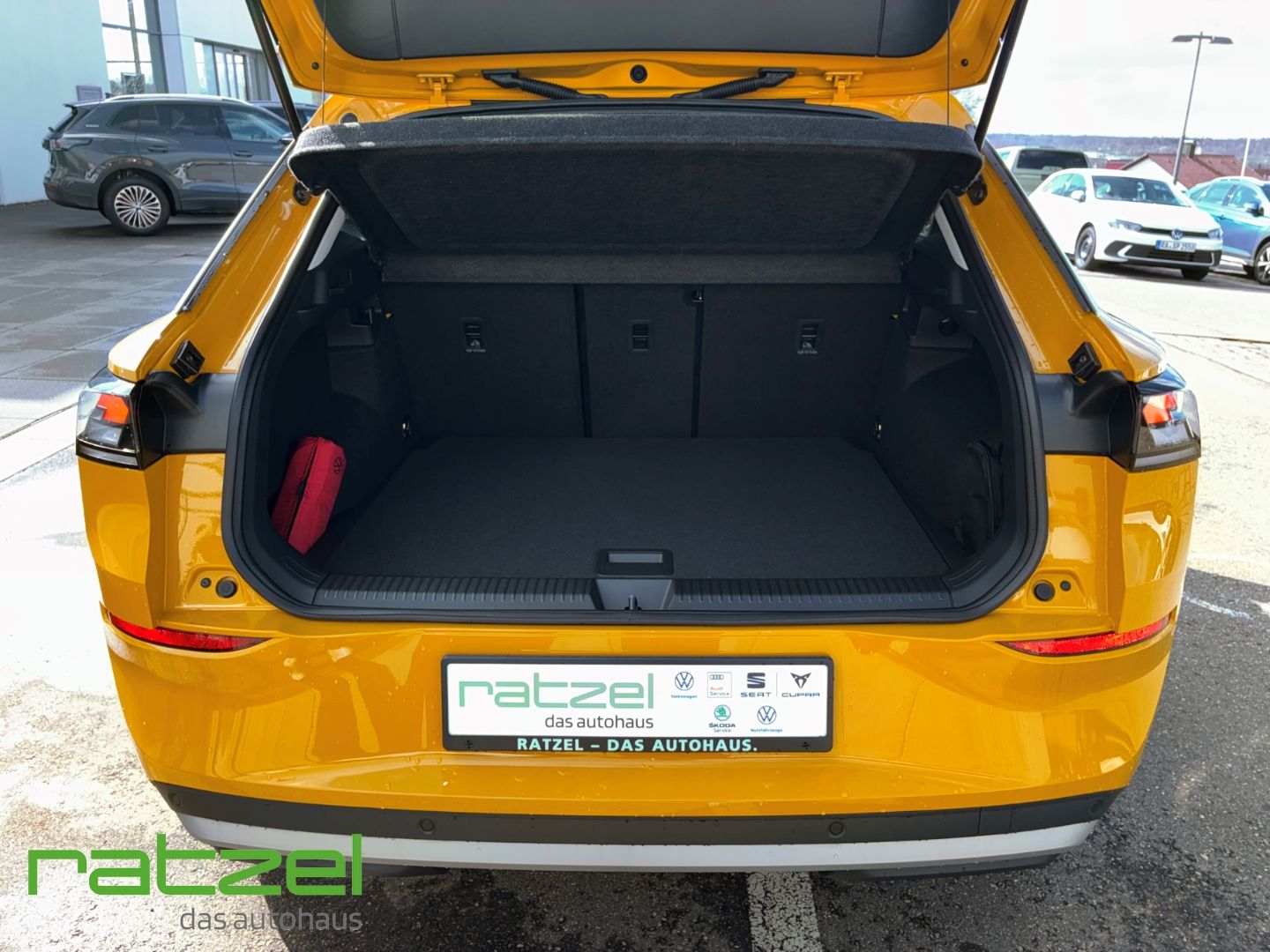 Fahrzeugabbildung Volkswagen T-Roc LIFE 1.5 eTSI 5J.Garantie+Navi+SHZ+PDC