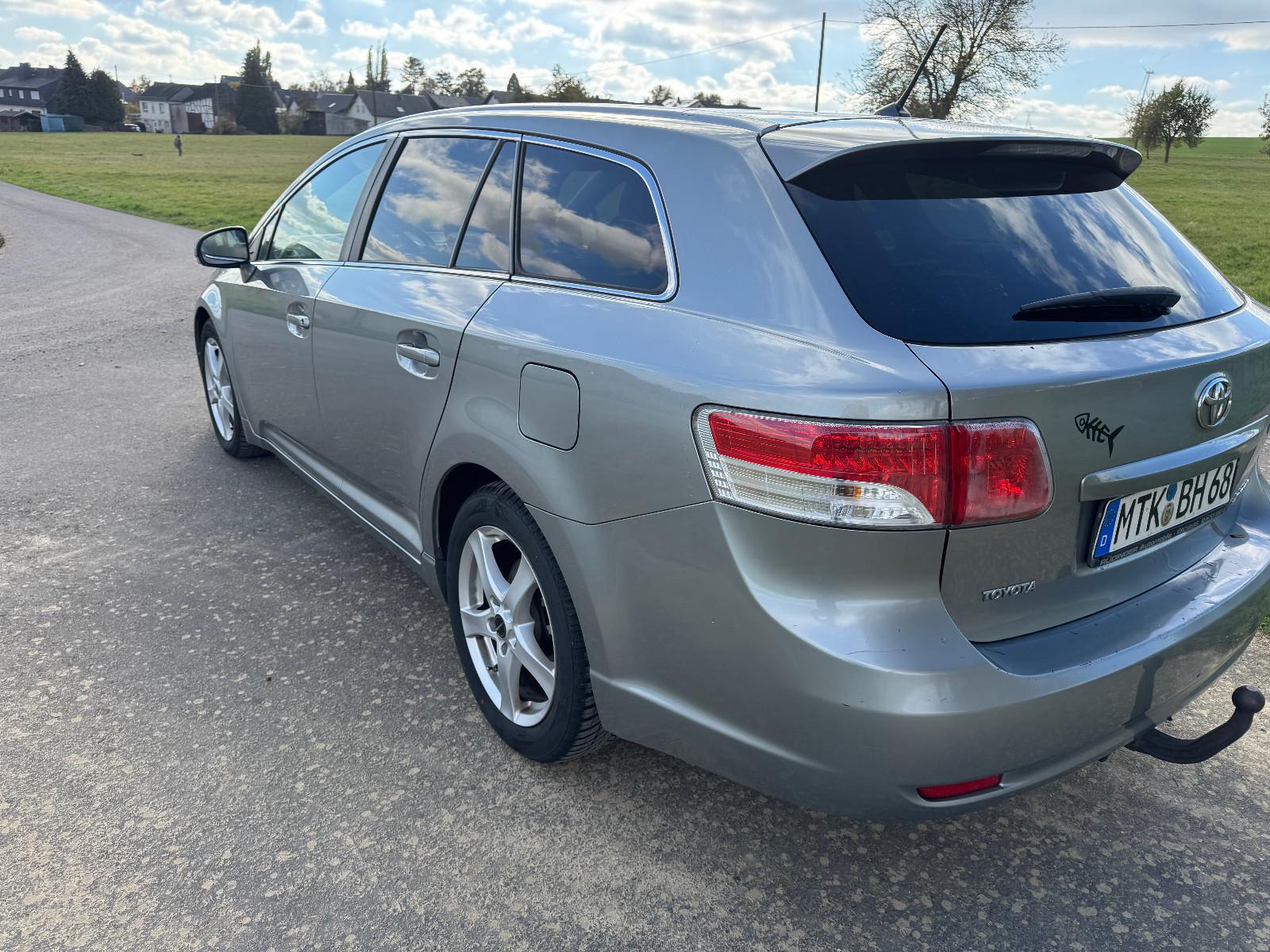 Toyota Avensis 2011 — photo 5