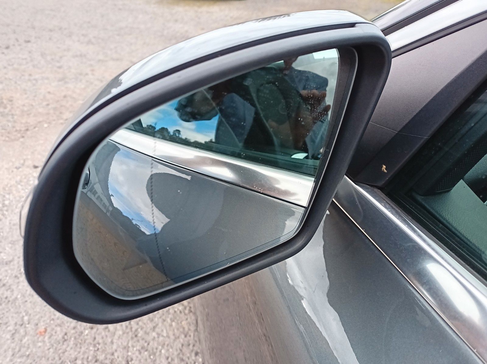 Fahrzeugabbildung Mercedes-Benz C 350 T e+DISTRONIC PLUS+PANO+PARK+360*+SH+BURME