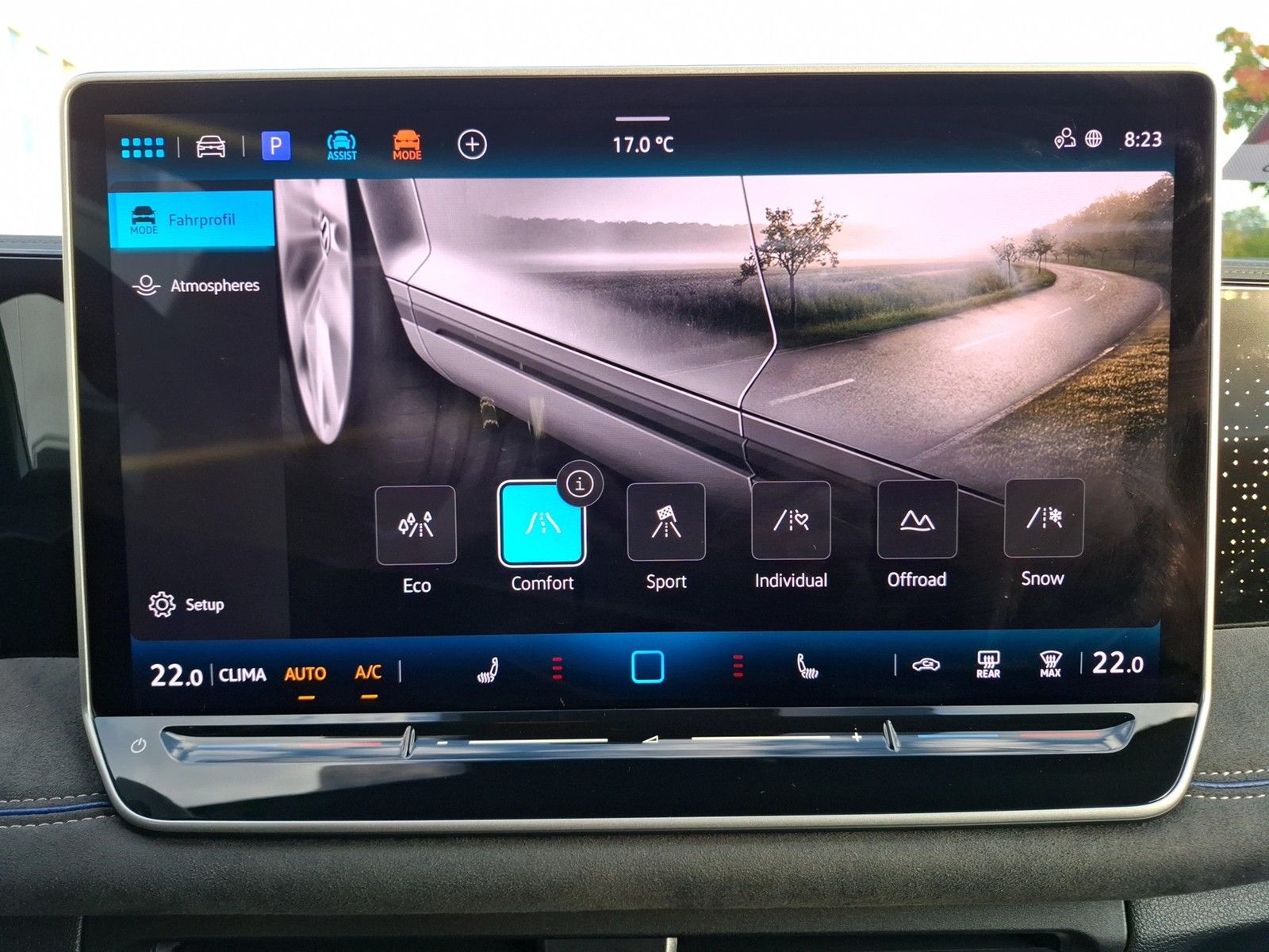 Fahrzeugabbildung Volkswagen Tiguan TDI R-Line DSG 4M Standhzg. Matrix Navi A