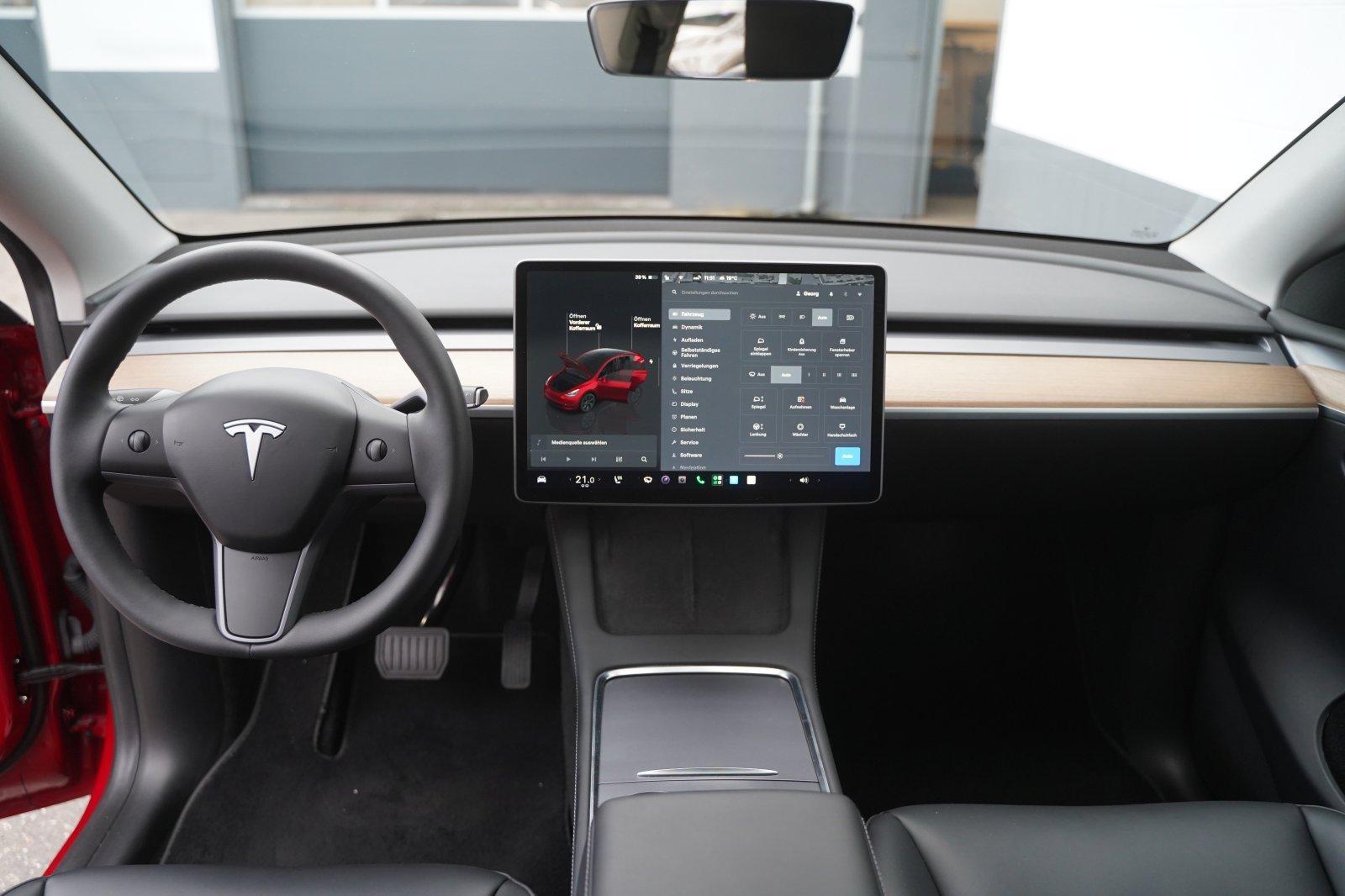 Tesla Model Y Long Range AWD *AHK*