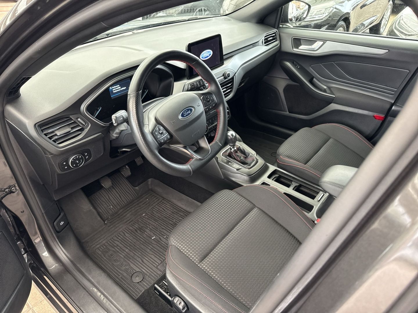 Fahrzeugabbildung Ford Focus Turnier ST-Line Style Kamera NAVI DAB TWA
