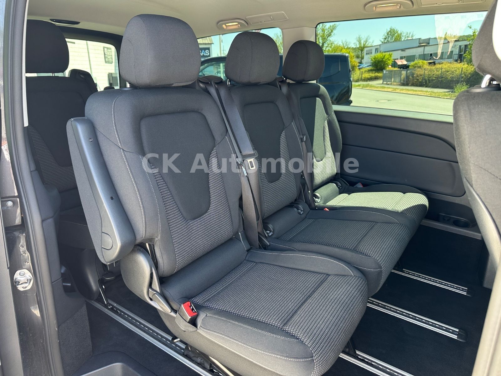 Fahrzeugabbildung Mercedes-Benz V 300d EDITION 4MATIC lang/7 Sitze/Navi/LED/AHK