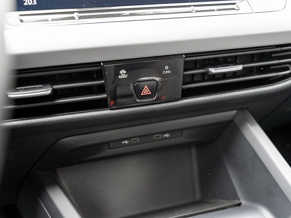 Fahrzeugabbildung Volkswagen Golf VIII Variant 2.0 TDI NAVI SHZ LED APP-CONNE