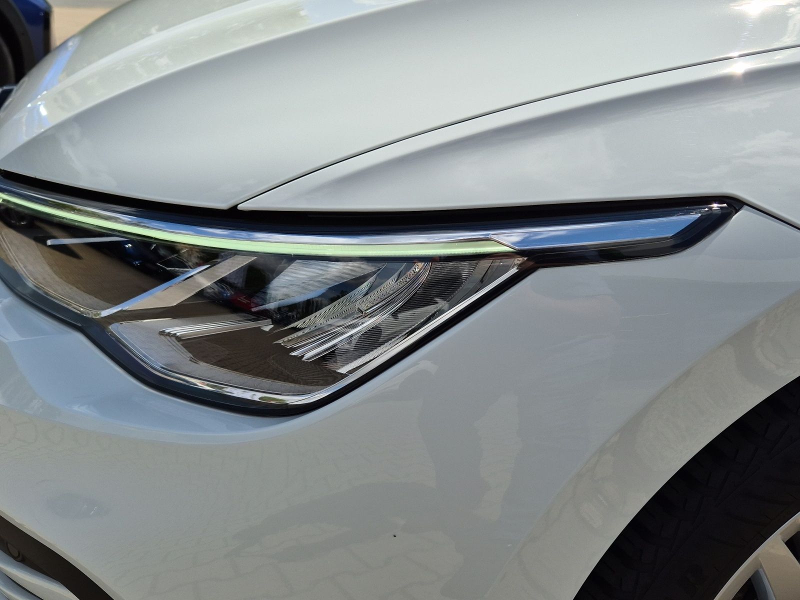 Fahrzeugabbildung Volkswagen Golf VIII Variant Life LED GRA SHZ LANE ASSIST