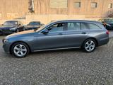 Mercedes-Benz E 220 E T-Modell E 220 d AVANTGARDE NAVI KAMERA - Mercedes-Benz E 220: T