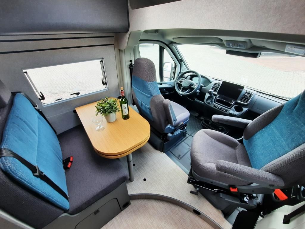 Fahrzeug Übersicht 9 Fahrzeugabbildung HYMER / ERIBA / HYMERCAR Camper Van Redwood 600 Verfüg./Sparen Sie 4.550,