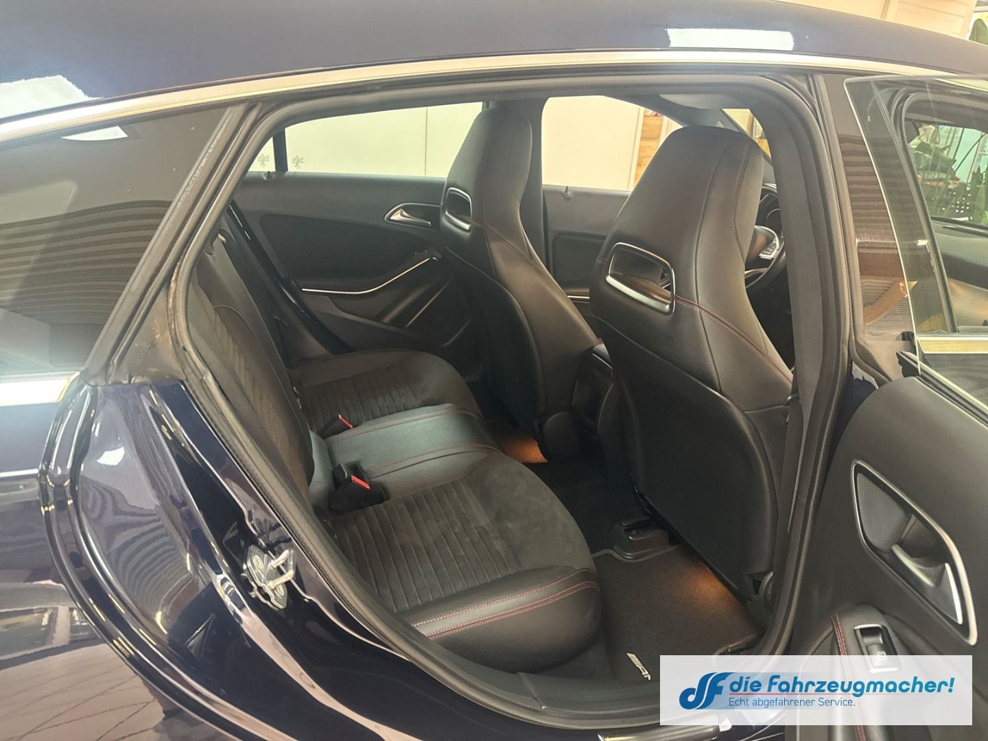 Fahrzeugabbildung Mercedes-Benz CLA 180 Shooting Brake AMG Sportpaket Navi LED *