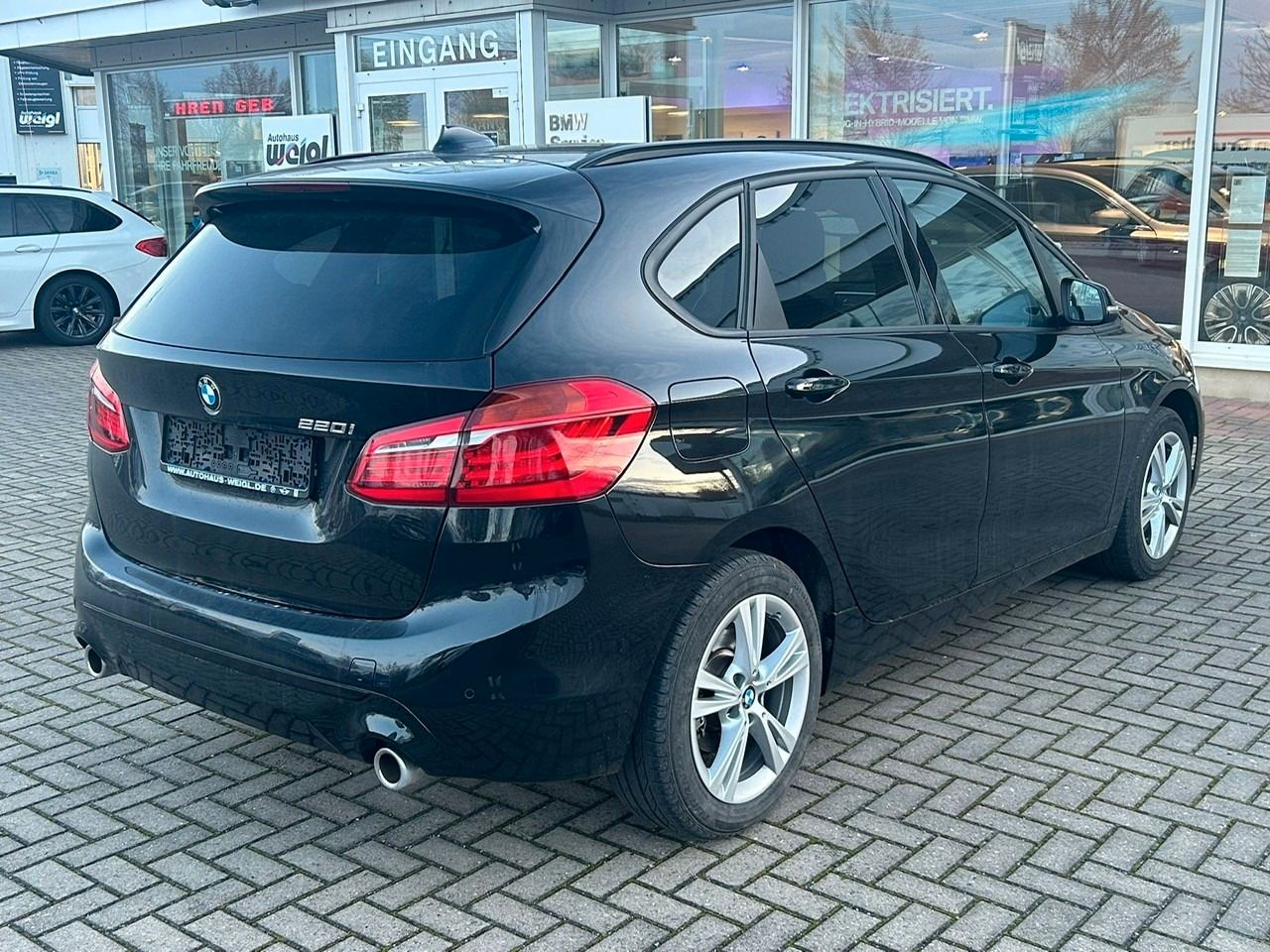 Fahrzeugabbildung BMW 220i Sport Line +Parkassistent+Head Up+AHK