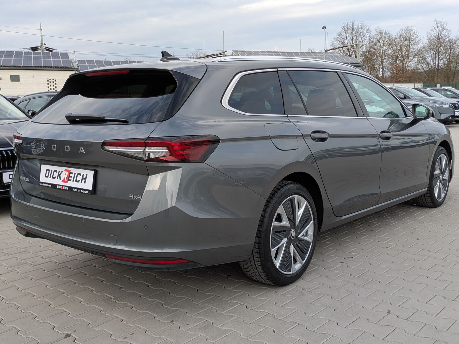 Fahrzeugabbildung SKODA Superb 2.0 TDI 4x4 Selection MATRIX*AHK*5J GAR.