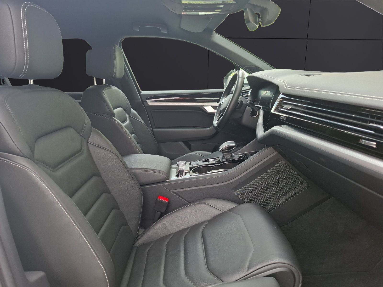 Fahrzeugabbildung Volkswagen Touareg TDI AHK Navi Leder ACC RFK SH 19"