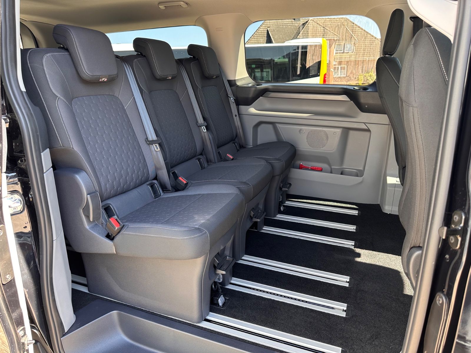 Fahrzeugabbildung Ford Tourneo Custom 2.0 EcoBlue 320 L2  Titanium Aut.