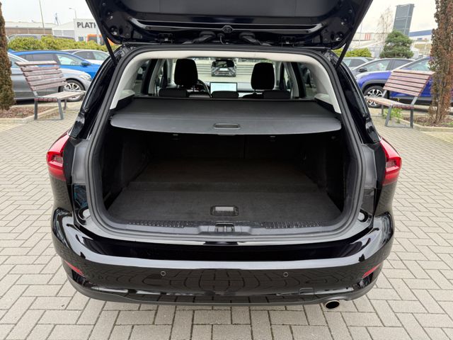 Ford Focus Turnier Titanium Edition Assistenz-Paket