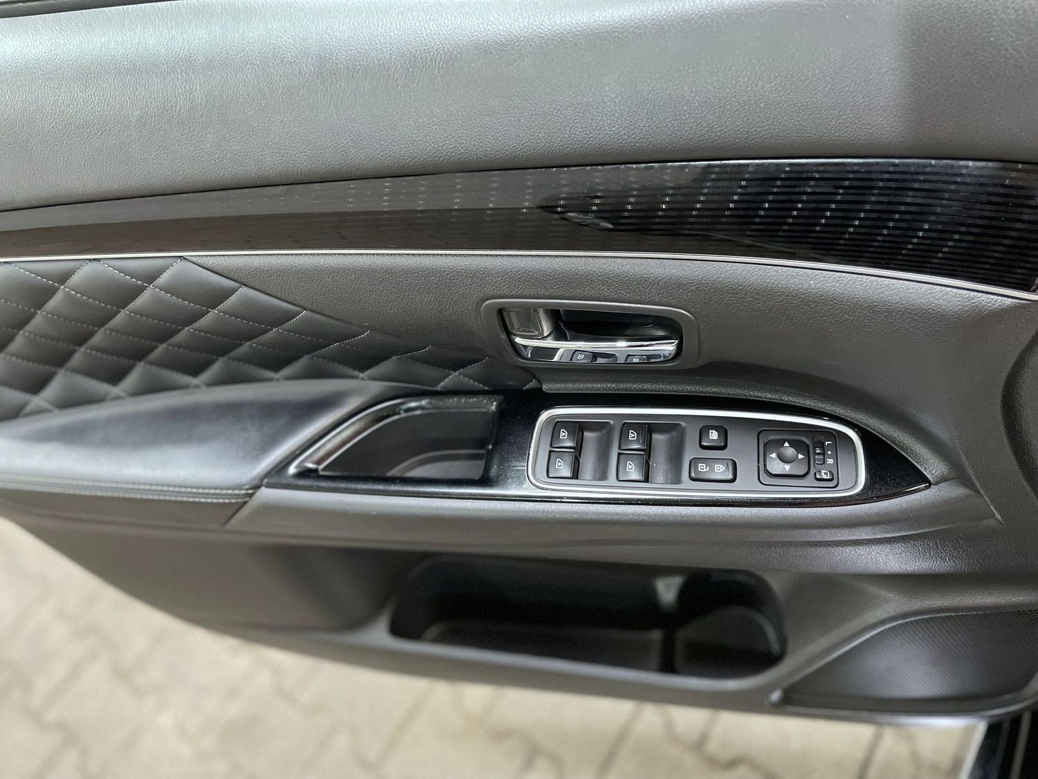 Fahrzeugabbildung Mitsubishi Outlander PHEV Top 4WD #Kamera#ACC#Bi-LED#Leder#